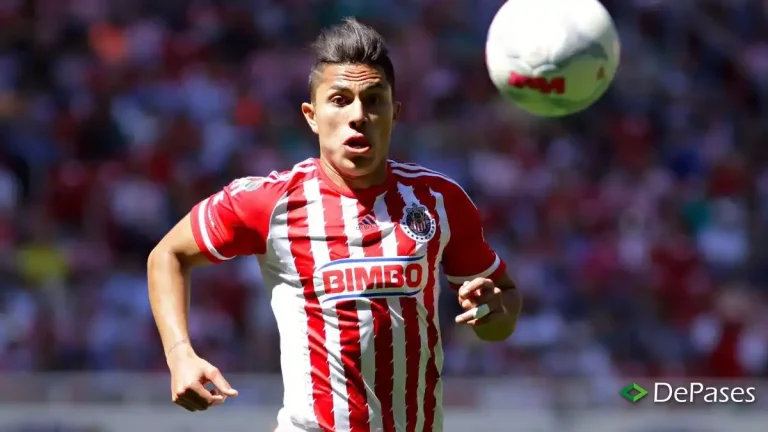 Carlos Salcedo Chivas