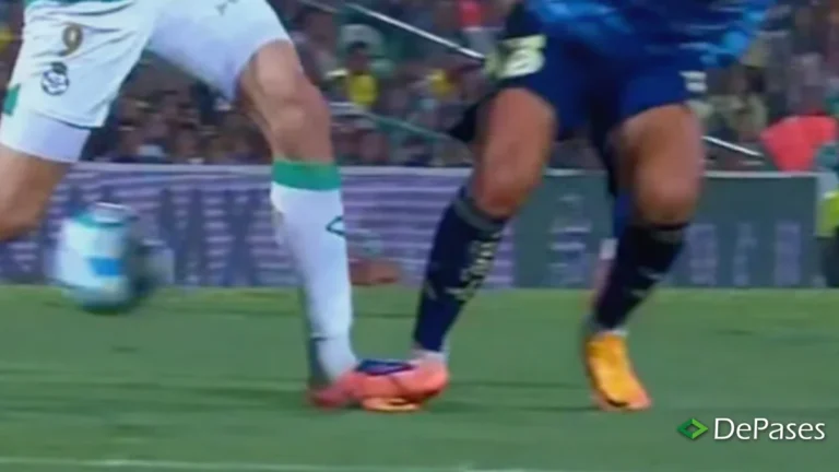 Pisotón Rodrigo Dourado América vs Santos Laguna